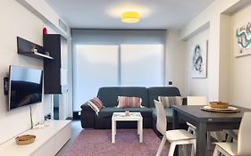 Apartamento con jardín en primera linea de playa con parking y piscina